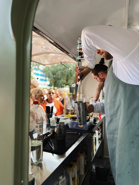 images/de-rijdende-barman%201.jpg#joomlaImage://local-images/de-rijdende-barman 1.jpg?width=563&height=750