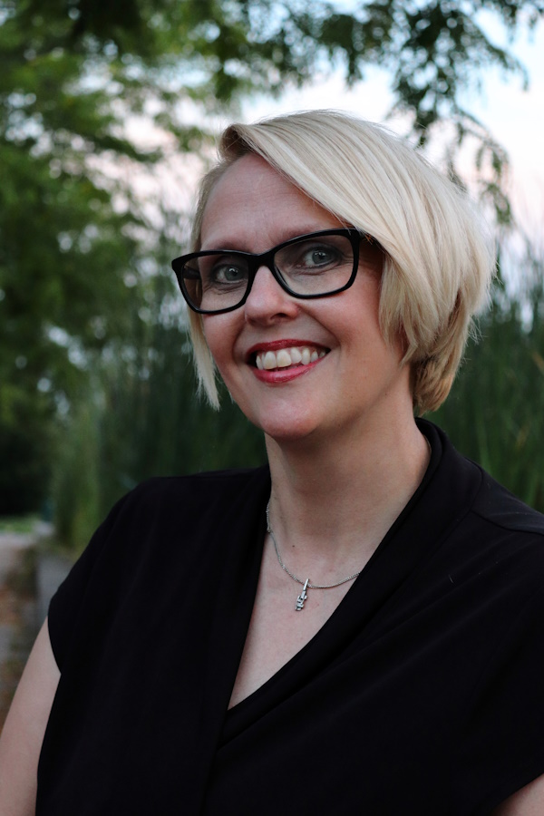 images/esmie-post-bruidskapper-limburg-trouwkapsel-trouwbeurs-limburg-maastricht-schinveld-bruidsbeurs%203.jpg#joomlaImage://local-images/esmie-post-bruidskapper-limburg-trouwkapsel-trouwbeurs-limburg-maastricht-schinveld-bruidsbeurs 3.jpg?width=600&height=900