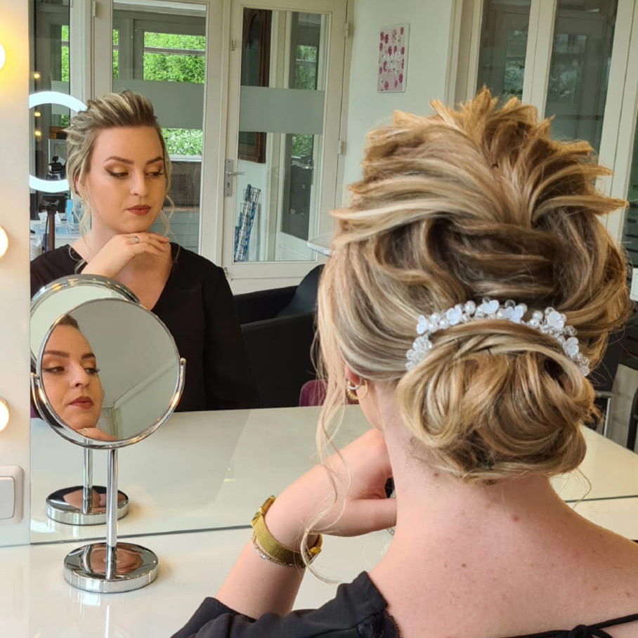 images/golden-hair-goldenhair-bruidskapsels-bruidsmake-up-trouwbeurs-trouwen-in-limburg%204.jpg#joomlaImage://local-images/golden-hair-goldenhair-bruidskapsels-bruidsmake-up-trouwbeurs-trouwen-in-limburg 4.jpg?width=908&height=908