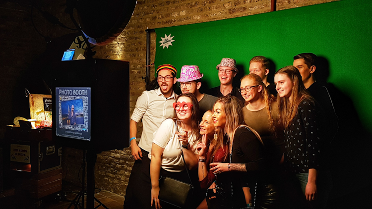 images/happybooth-photobooth-huren-limburg-trouwbeurs-trouwen.png#joomlaImage://local-images/happybooth-photobooth-huren-limburg-trouwbeurs-trouwen.png?width=750&height=422
