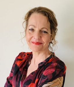 images/mieke-trouwen-ons-huwelijk-mieke-trouwambtenaar-trouwbeurs-limburg.png#joomlaImage://local-images/mieke-trouwen-ons-huwelijk-mieke-trouwambtenaar-trouwbeurs-limburg.png?width=255&height=300