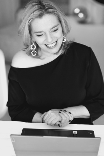 images/yildez-trouwt-yildeztrouwt-babs-ceremoniespreker%203.jpg#joomlaImage://local-images/yildez-trouwt-yildeztrouwt-babs-ceremoniespreker 3.jpg?width=426&height=640